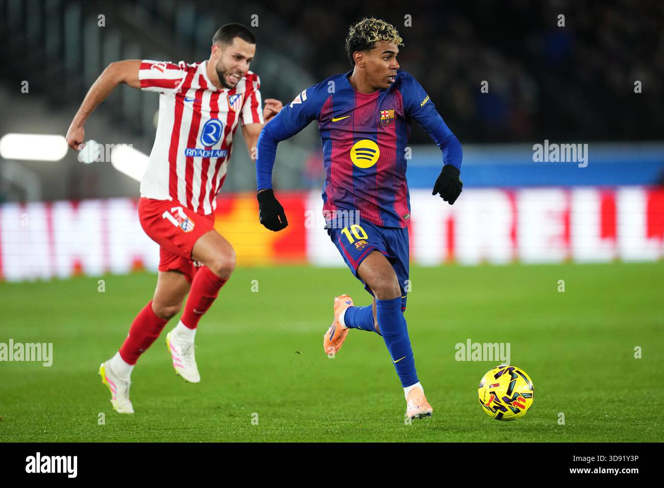 Barcelona, Spain. 03rd Dec, 2025. Lamine Yamal of FC Barcelona and David Hancko of Atletico de Madrid during the La Liga EA Sports match between FC Barcelona and Atletico de Madrid played at Spotify Camp Nou Stadium on December 2 2025 in Barcelona, Spain. (Photo by Bagu Blanco/PRESSIN) Credit: PRESSINPHOTO SPORTS AGENCY/Alamy Live News Stock Photo