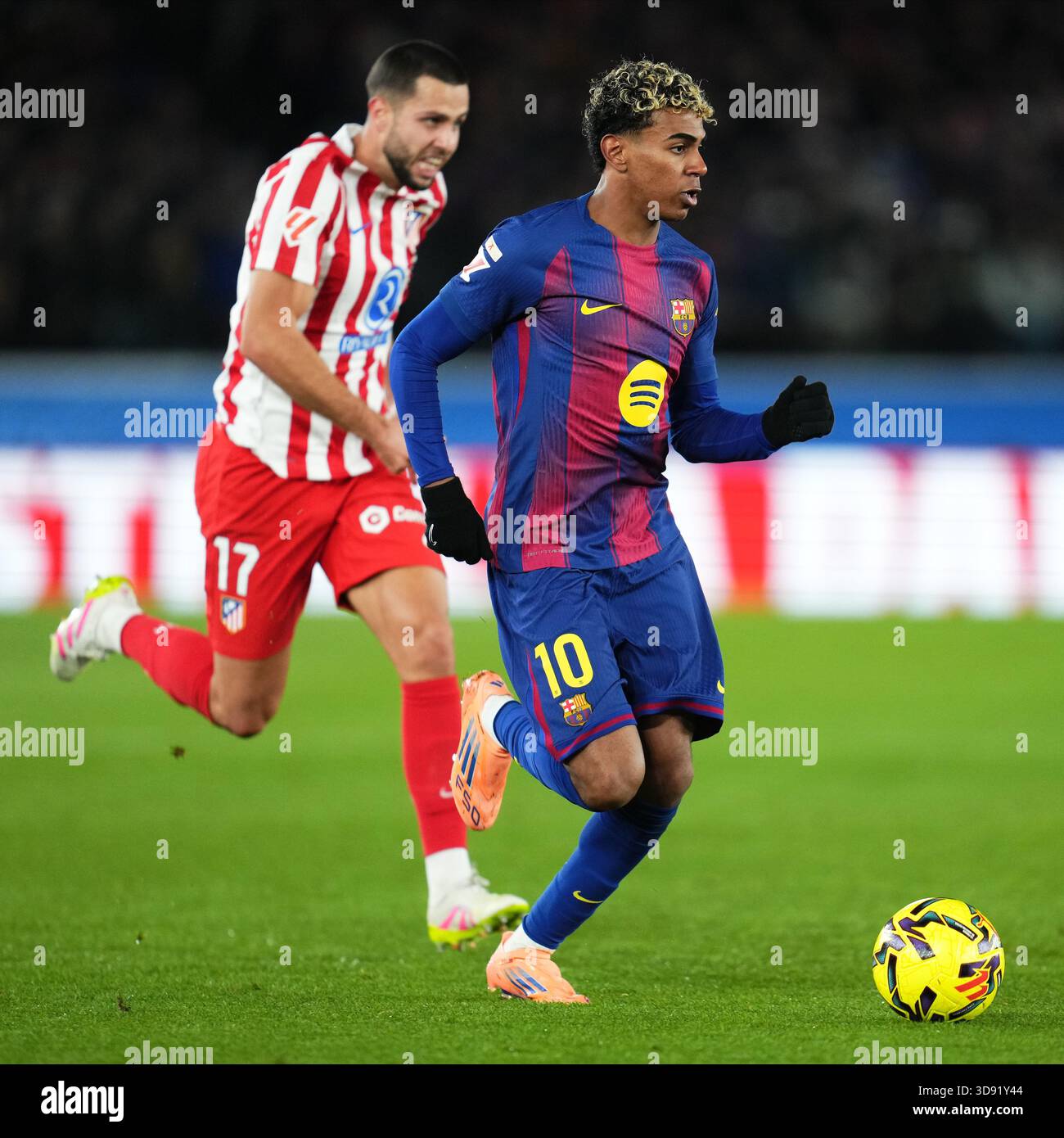 Barcelona, Spain. 03rd Dec, 2025. Lamine Yamal of FC Barcelona and David Hancko of Atletico de Madrid during the La Liga EA Sports match between FC Barcelona and Atletico de Madrid played at Spotify Camp Nou Stadium on December 2 2025 in Barcelona, Spain. (Photo by Bagu Blanco/PRESSIN) Credit: PRESSINPHOTO SPORTS AGENCY/Alamy Live News Stock Photo