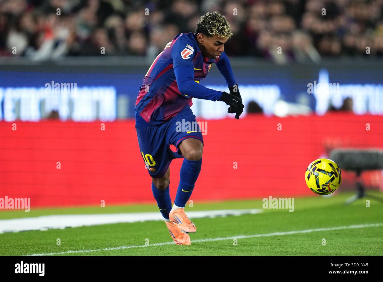 Barcelona, Spain. 03rd Dec, 2025. Lamine Yamal of FC Barcelona during the La Liga EA Sports match between FC Barcelona and Atletico de Madrid played at Spotify Camp Nou Stadium on December 2 2025 in Barcelona, Spain. (Photo by Bagu Blanco/PRESSIN) Credit: PRESSINPHOTO SPORTS AGENCY/Alamy Live News Stock Photo