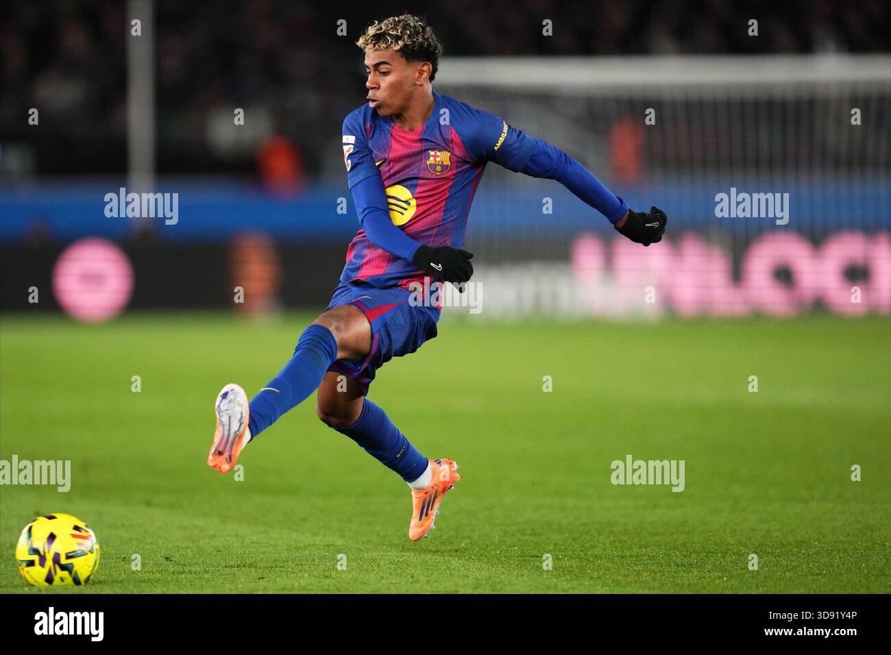 Barcelona, Spain. 03rd Dec, 2025. Lamine Yamal of FC Barcelona during the La Liga EA Sports match between FC Barcelona and Atletico de Madrid played at Spotify Camp Nou Stadium on December 2 2025 in Barcelona, Spain. (Photo by Bagu Blanco/PRESSIN) Credit: PRESSINPHOTO SPORTS AGENCY/Alamy Live News Stock Photo