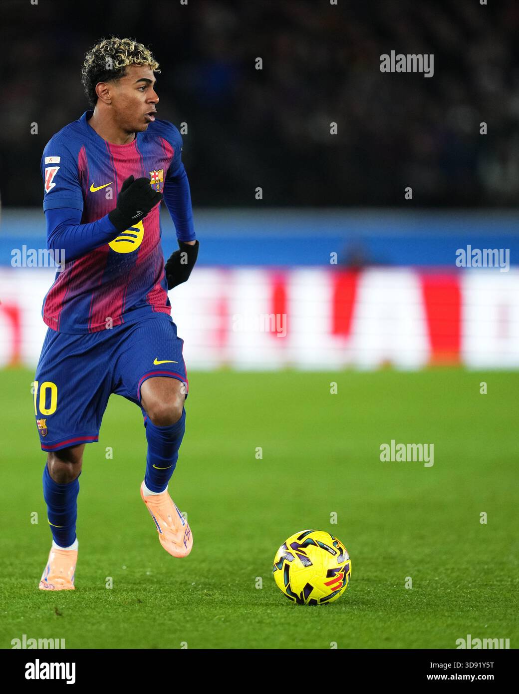 Barcelona, Spain. 03rd Dec, 2025. Lamine Yamal of FC Barcelona during the La Liga EA Sports match between FC Barcelona and Atletico de Madrid played at Spotify Camp Nou Stadium on December 2 2025 in Barcelona, Spain. (Photo by Bagu Blanco/PRESSIN) Credit: PRESSINPHOTO SPORTS AGENCY/Alamy Live News Stock Photo