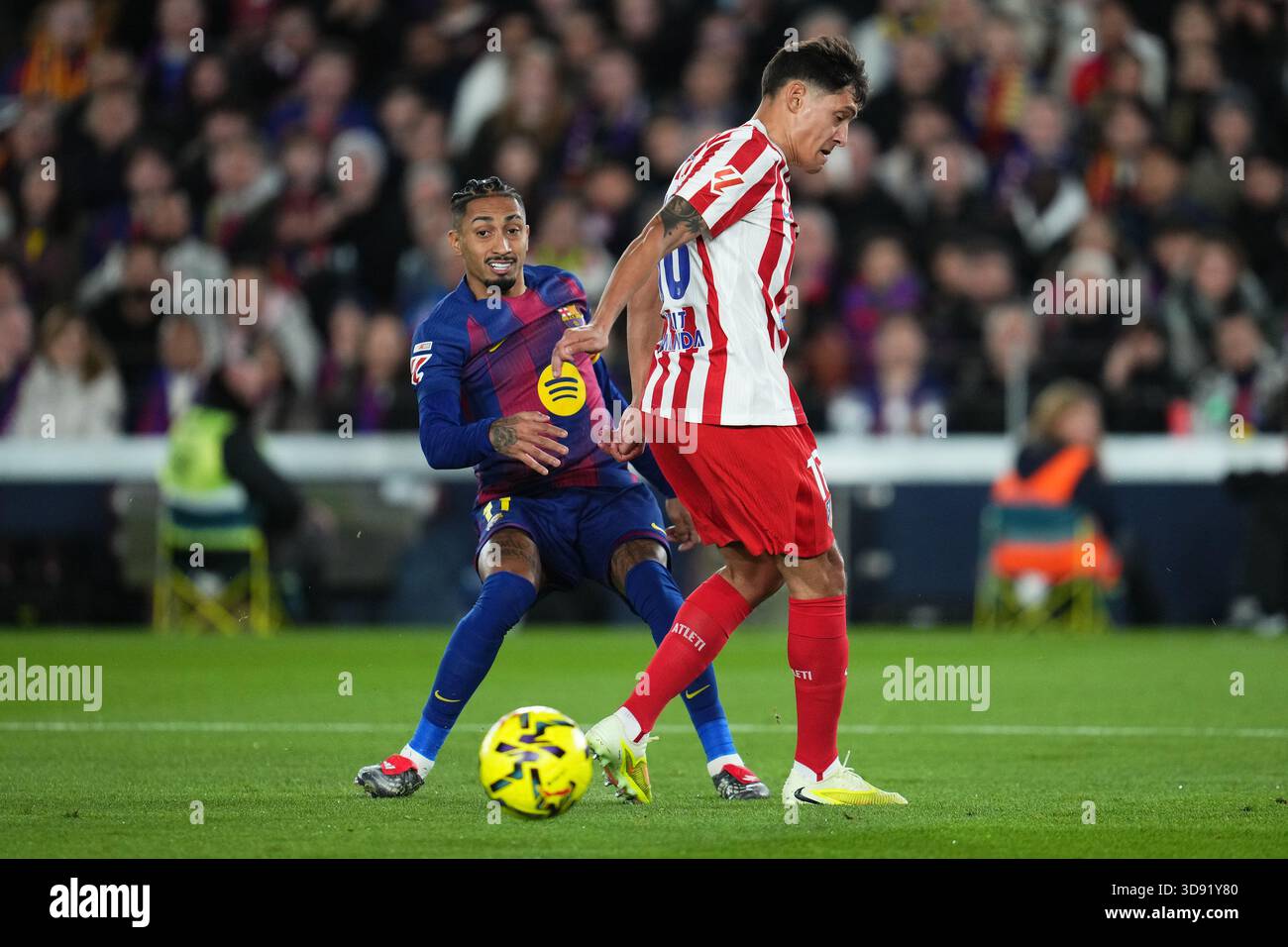 Barcelona, Spain. 03rd Dec, 2025. Raphael Dias Belloli Raphinha of FC Barcelona and Nahuel Molina of Atletico de Madrid during the La Liga EA Sports match between FC Barcelona and Atletico de Madrid played at Spotify Camp Nou Stadium on December 2 2025 in Barcelona, Spain. (Photo by Bagu Blanco/PRESSIN) Credit: PRESSINPHOTO SPORTS AGENCY/Alamy Live News Stock Photo