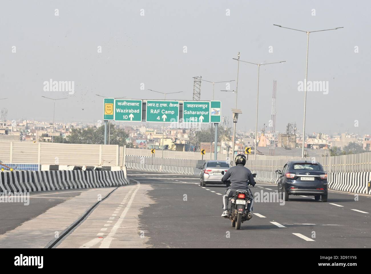 NEW DELHI, INDIA - DECEMBER 1: Traffic seen on Saharanpur Dehradun Expressway as it is open for Public Trial from last night, on December 1, 2025 in New Delhi, India. Once completed, the 210 km high-speed corridor is expected to reduce the travel time between Delhi and Dehradun from the current 6 to 6.5 hours to just 2 to 2.5 hours, significantly improving connectivity between the national capital, western Uttar Pradesh, and Uttarakhand. Authorities are preparing to inaugurate a 32 km-long completed section of the expressway between late December and early January, even as work continues at an Stock Photo