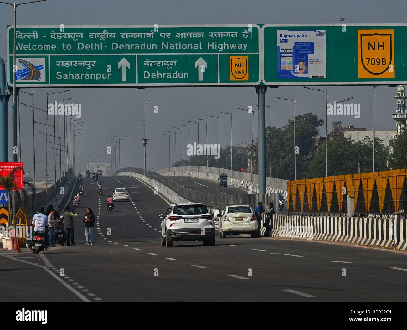 NEW DELHI, INDIA - DECEMBER 1: Traffic seen on Saharanpur Dehradun Expressway as it is open for Public Trial from last night, on December 1, 2025 in New Delhi, India. Once completed, the 210 km high-speed corridor is expected to reduce the travel time between Delhi and Dehradun from the current 6 to 6.5 hours to just 2 to 2.5 hours, significantly improving connectivity between the national capital, western Uttar Pradesh, and Uttarakhand. Authorities are preparing to inaugurate a 32 km-long completed section of the expressway between late December and early January, even as work continues at an Stock Photo
