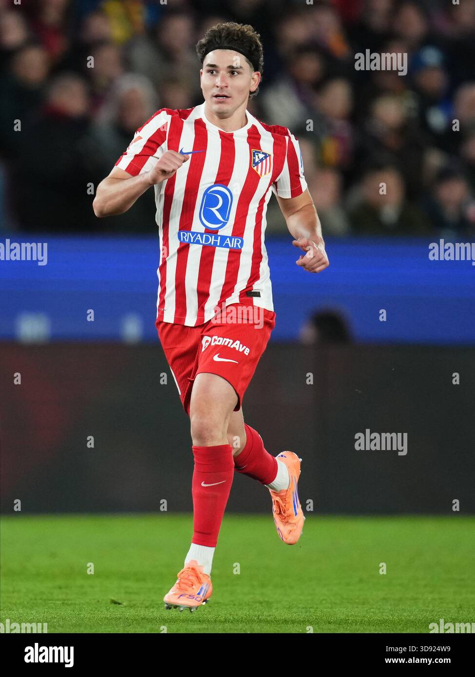 Barcelona, Spain. 03rd Dec, 2025. Julian Alvarez of Atletico de Madrid during the La Liga EA Sports match between FC Barcelona and Atletico de Madrid played at Spotify Camp Nou Stadium on December 2 2025 in Barcelona, Spain. (Photo by Bagu Blanco/PRESSIN) Credit: PRESSINPHOTO SPORTS AGENCY/Alamy Live News Stock Photo
