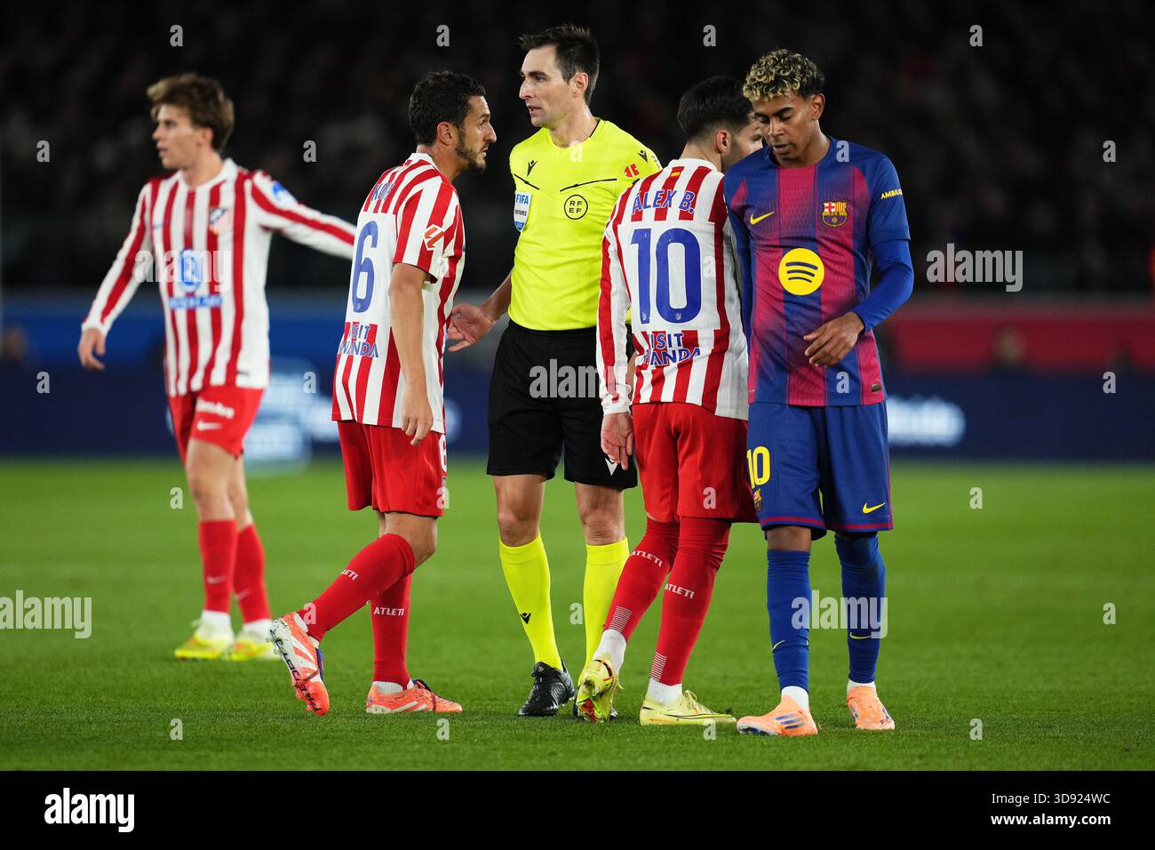 Barcelona, Spain. 03rd Dec, 2025. Koke Resurreccion, Alex Baena of Atletico de Madrid and Lamine Yamal of FC Barcelona during the La Liga EA Sports match between FC Barcelona and Atletico de Madrid played at Spotify Camp Nou Stadium on December 2 2025 in Barcelona, Spain. (Photo by Bagu Blanco/PRESSIN) Credit: PRESSINPHOTO SPORTS AGENCY/Alamy Live News Stock Photo