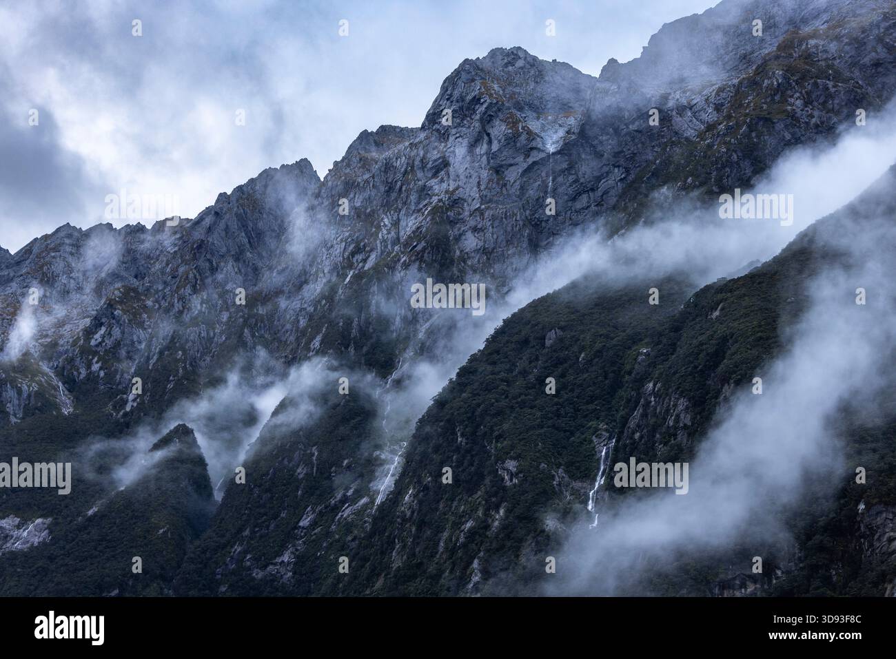 Mist shrouded granite mountain hi-res stock photography and images - Alamy
