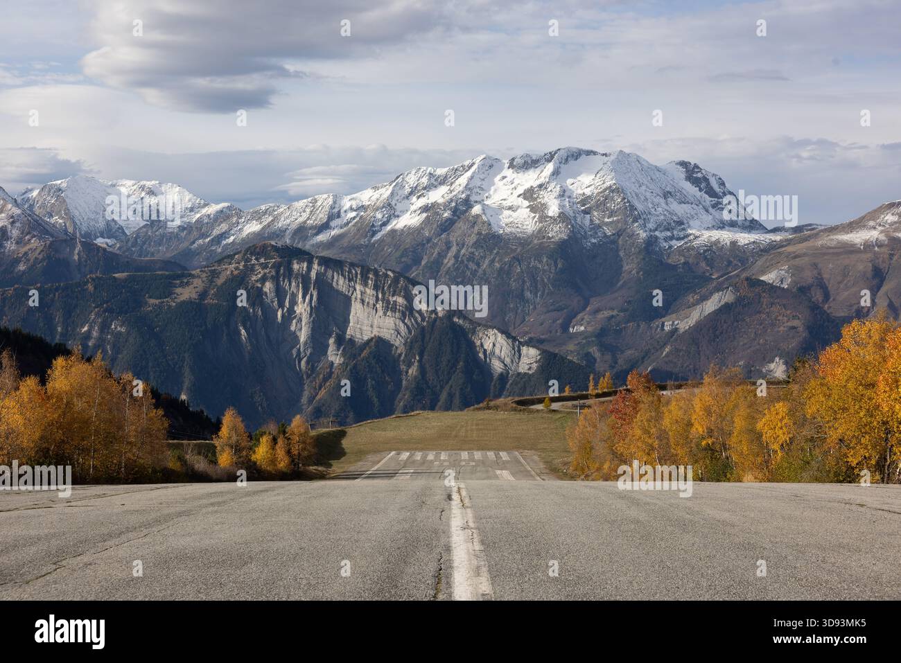 Sloping Runways View down the sloping runway at Alpe d’Huez Altiport (LFHU) in the ...