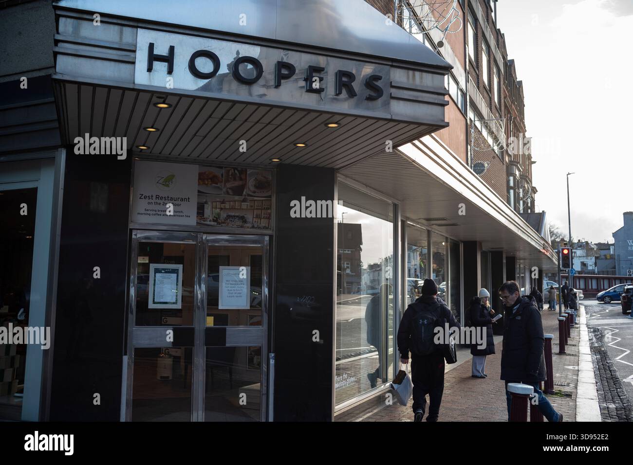 Businesses forced to close due to the Tunbridge Wells water shortage where bottles being handed out by workers at collection points across Kent Stock Photo