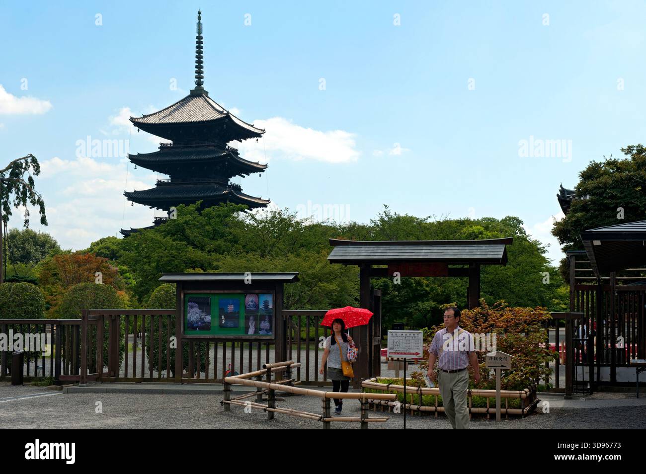 toji-temple-5-story-pagoda-is-57-meters-tall-the-tallest-wooden