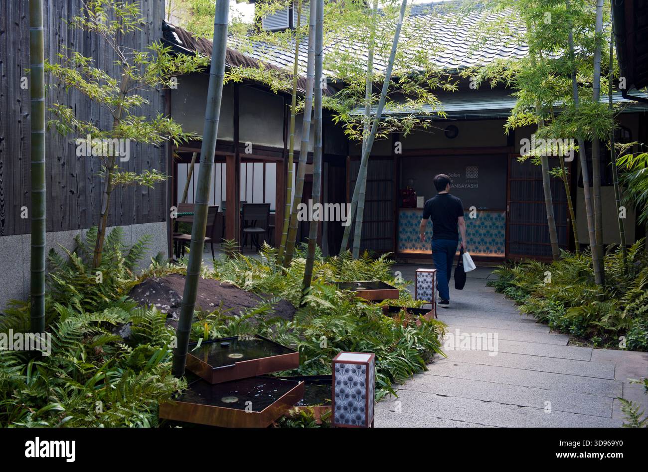 Japanese courtyard garden hi-res stock photography and images - Alamy