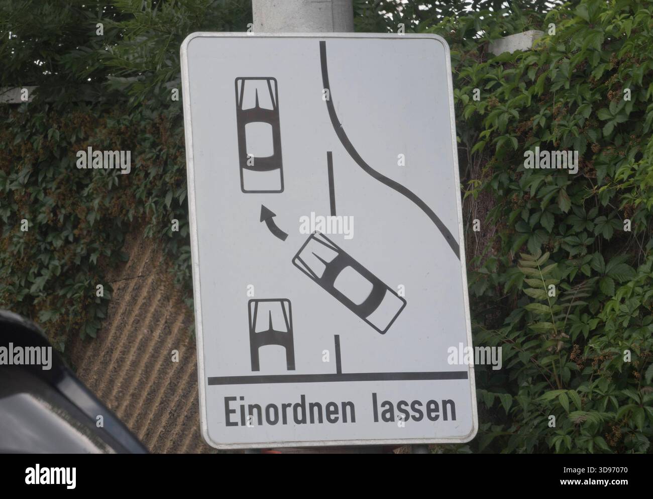 Warning Congested Sign a traffic congestion warning road sign standing on the street traffic ...