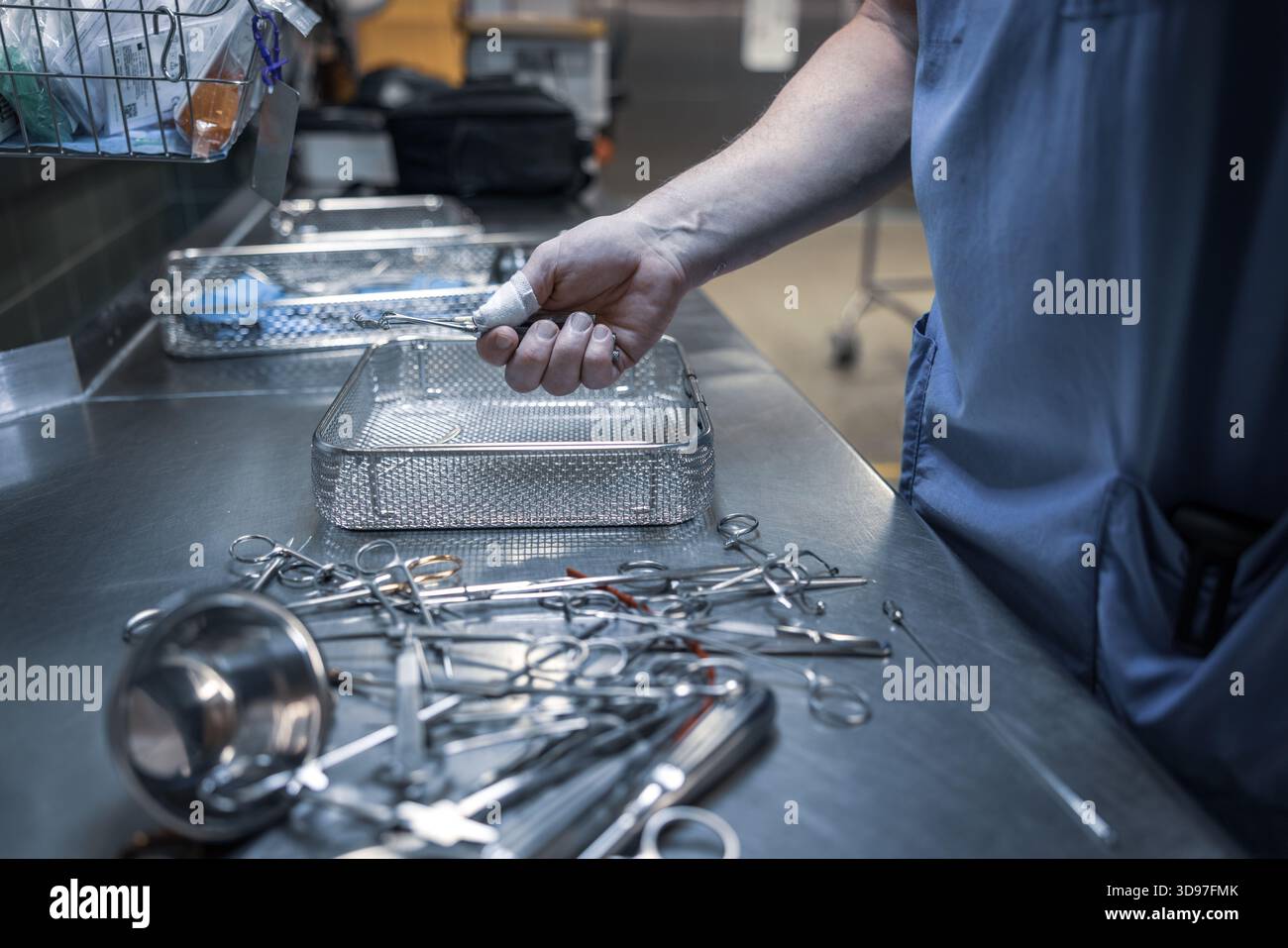 Scrub Instruments Sterile processing department hi-res stock photography and images - Alamy