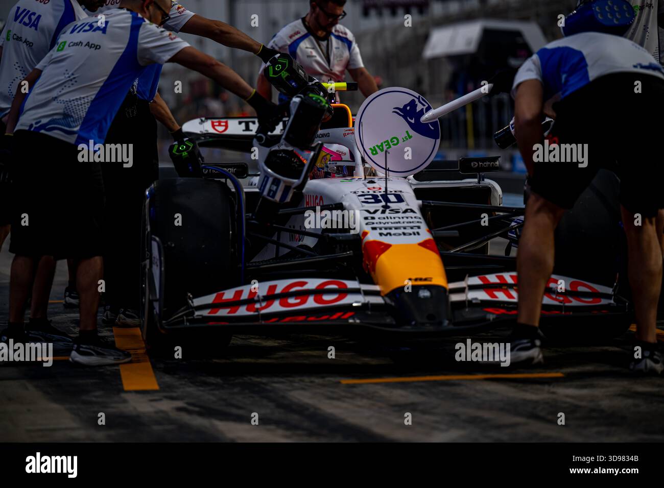 INTERNATIONAL CIRCUIT, LOSAIL - NOVEMBER 28: Liam Lawson, Racing Bulls ...