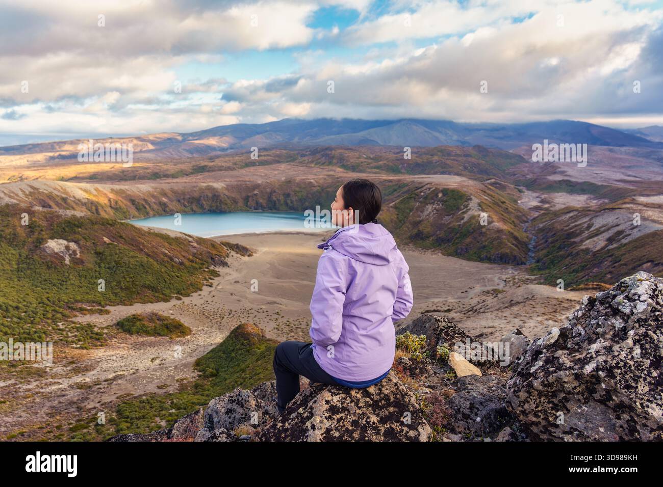 Asian lakes hi-res stock photography and images - Alamy