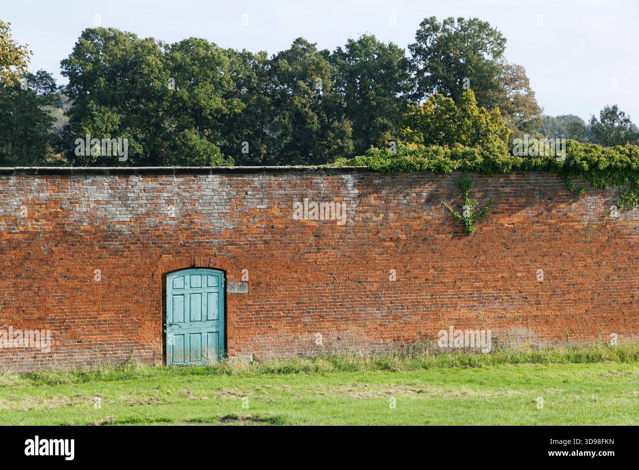 Walled garden england hi-res stock photography and images - Alamy