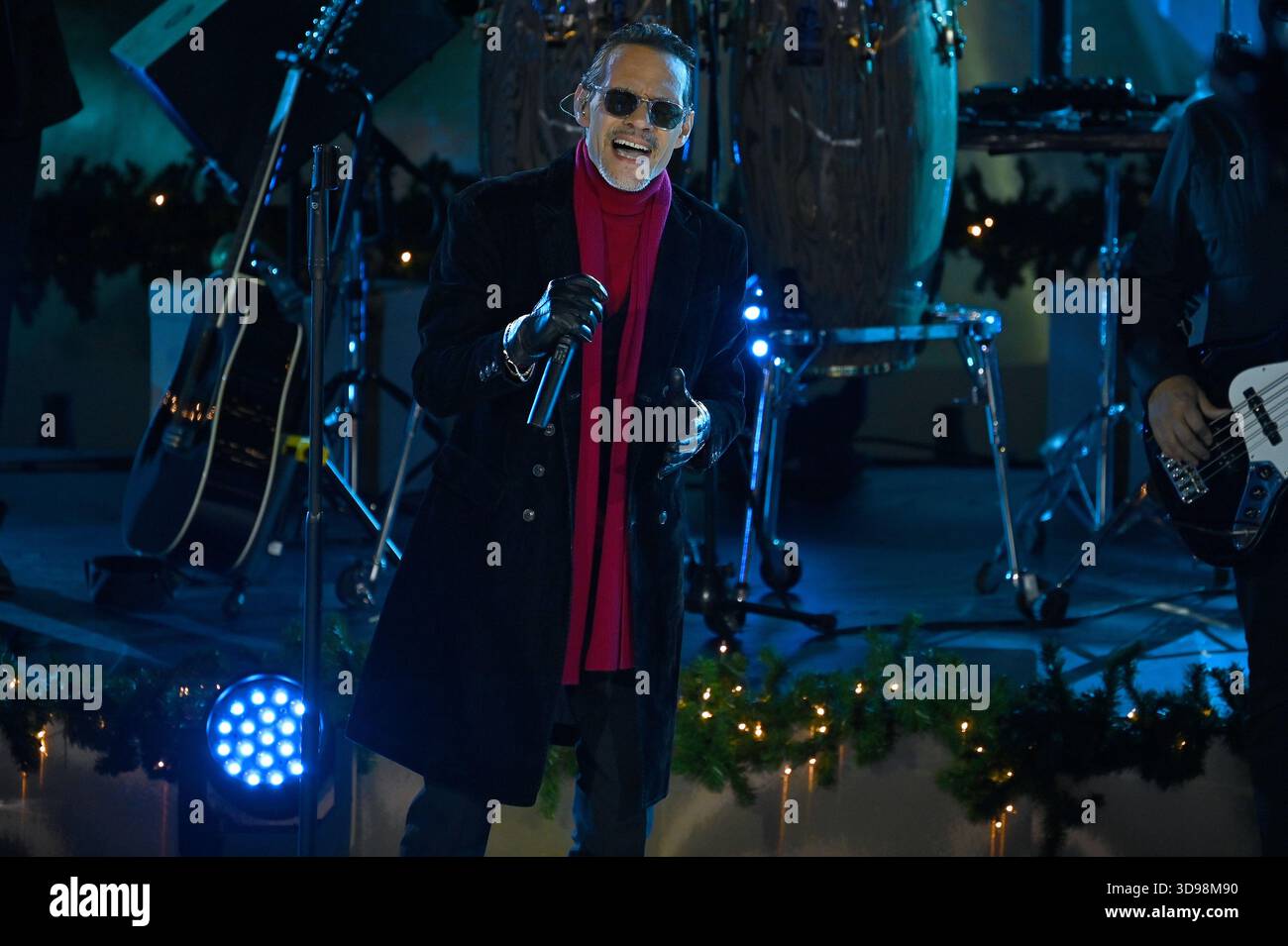 Marcus Anthony Singer Singer Marc Anthony performs during the 93rd annual Rockefeller Center ...