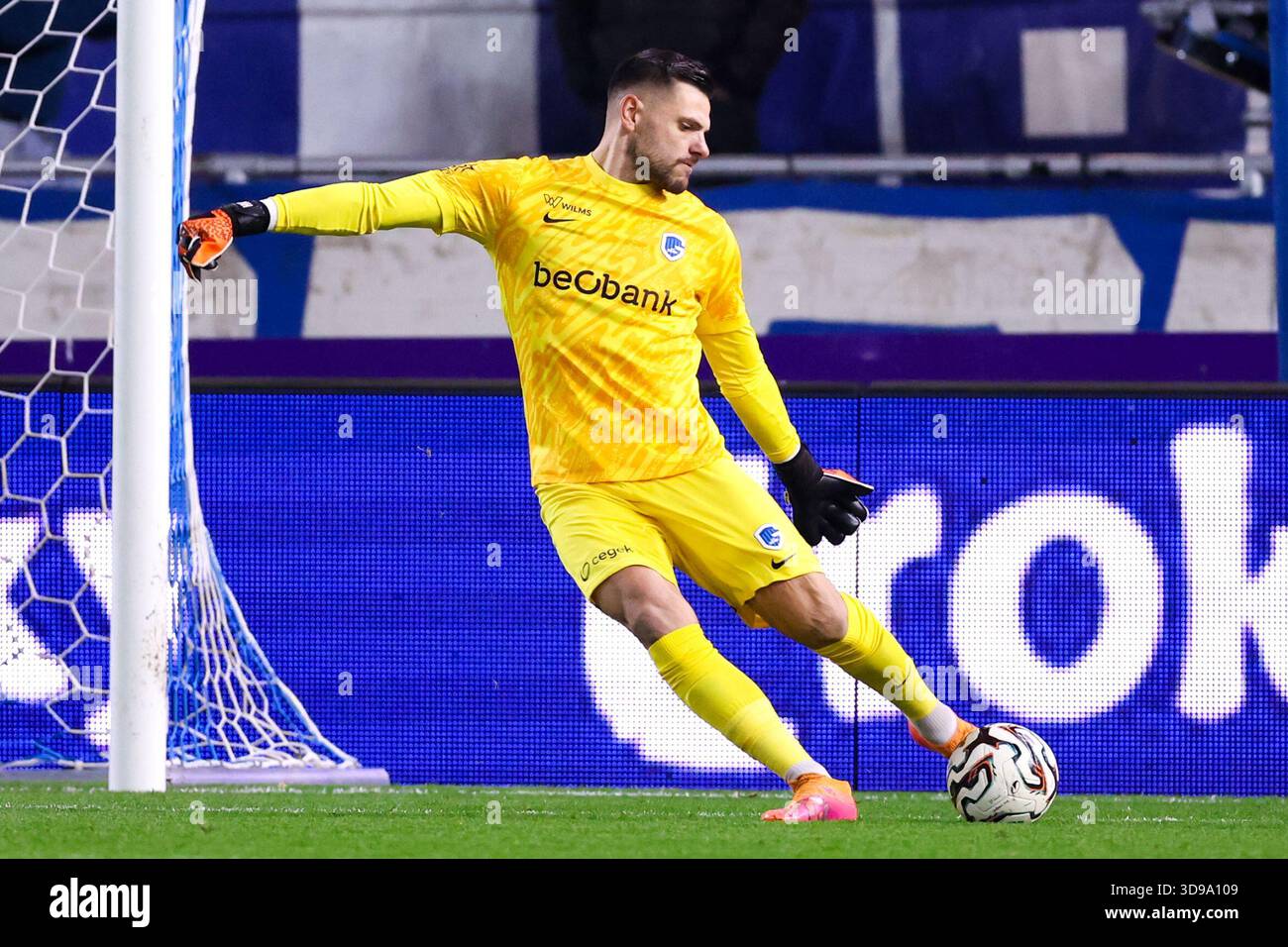 Van Crombrugge says Genk starting eleven lacks metier and stability