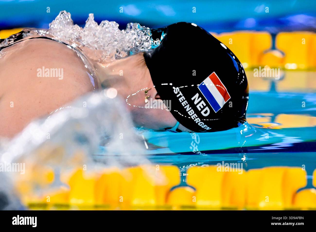 Marrit Steenbergen Sets New Dutch 100m Freestyle Record