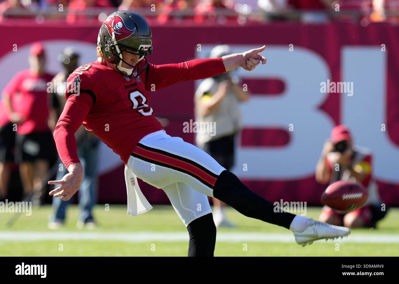 Tampa Bay Buccaneers punter Riley Dixon (9) against the Arizona ...
