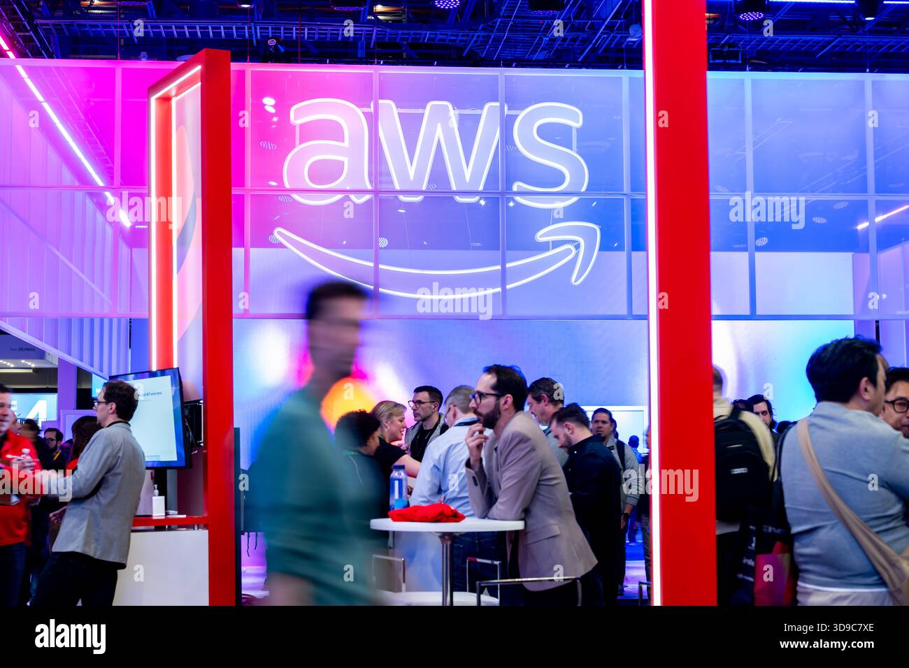 IMAGE DISTRIBUTED FOR AWS - Attendees gather in an expo hall at AWS re ...