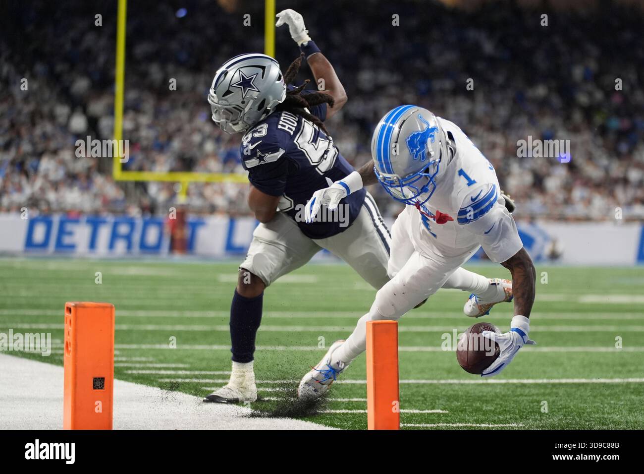 Detroit Lions wide receiver Jameson Williams (1) is stopped short of ...
