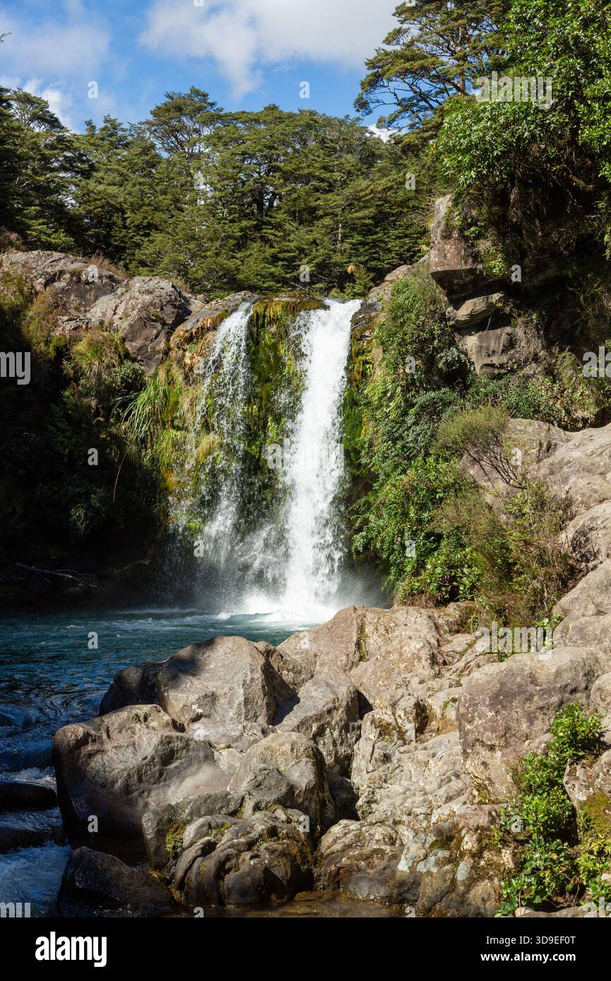 Lord of the rings location hi-res stock photography and images - Alamy, image size:866x1390