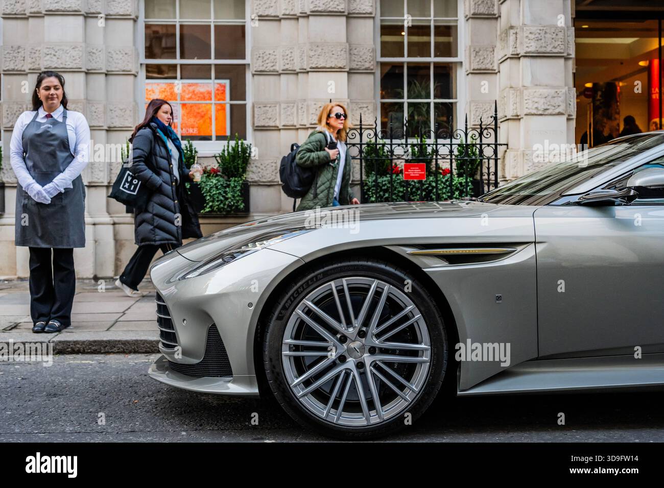 007 special edition hi-res stock photography and images - Alamy