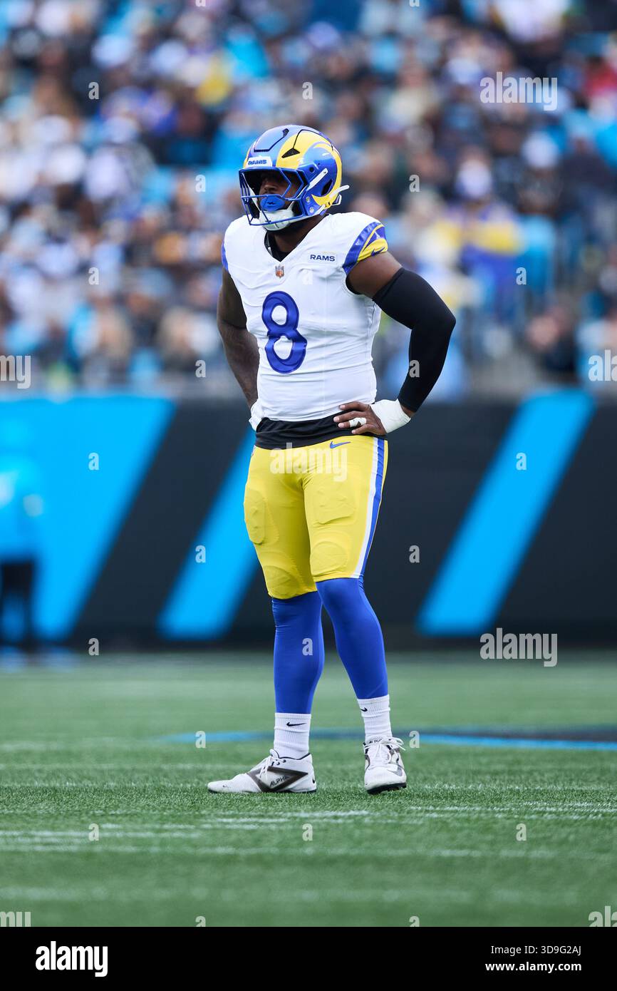 Los Angeles Rams linebacker Jared Verse (8) lines up on defense against ...