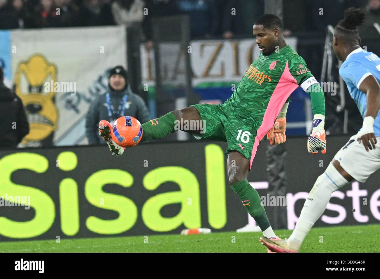 Mike Maignan of AC Milan in action during the Coppa Italia Freccia ...