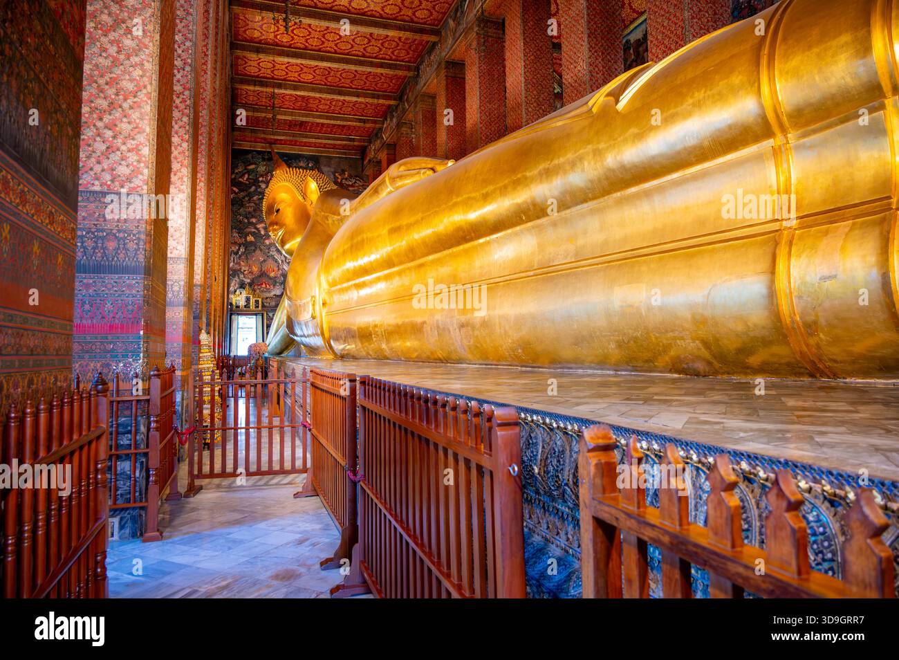 Golden reclining Buddha statue inside Wat Pho temple in Bangkok ...