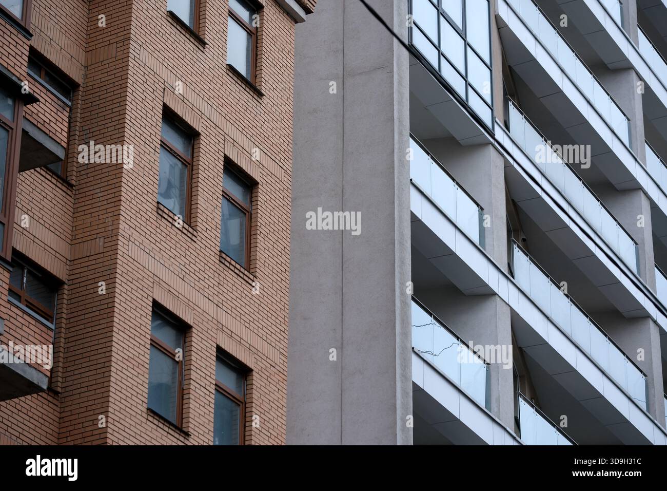 Two buildings side by side hi-res stock photography and images - Alamy