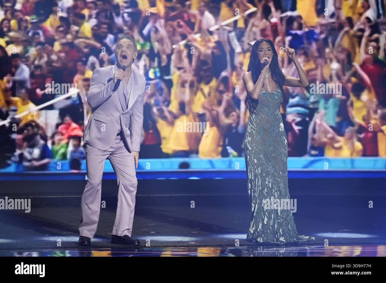 Robbie Williams And Nicole Scherzinger Perform On Stage During The Draw Robbie Williams And Nicole Scherzinger Perform On Stage During The Draw For The 2026 Fifa Football World Cup Taking Place In The Us Canada And Mexico At The Kennedy Center In Washington Dc Usa On December 5 2025 Photo By Yuri 3D9H77H 