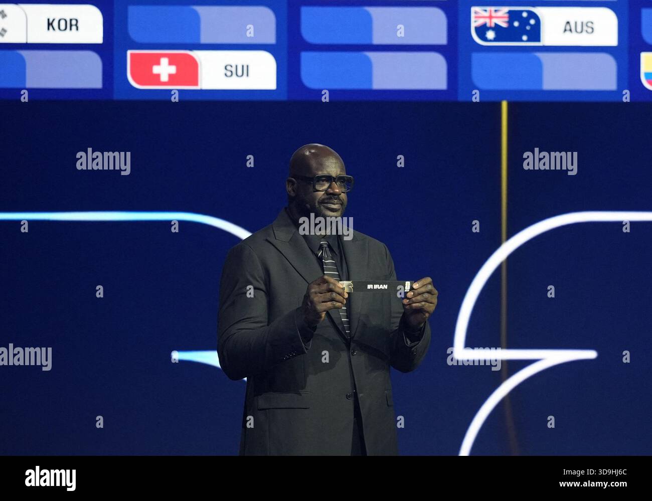 Shaq Draw Washington, United States. 05th Dec, 2025. Draw assistant Shaquille O ...