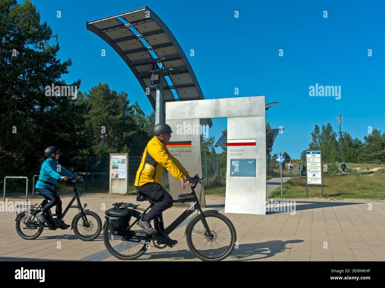 Bikers at the symbolic gate on the border between Germany and Poland on the Europa Promenade, Ahlbeck, Usedom Island, Mecklenburg-Vorpommern, Germany Stock Photo