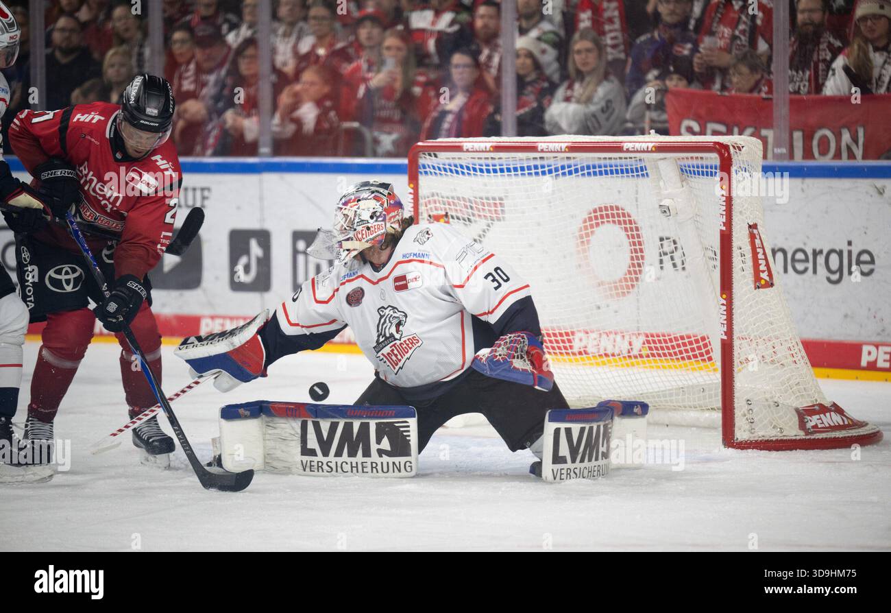 Evan Fitzpatrick (Nuremberg Ice Tigers, goaltender, #30), Juhani ...