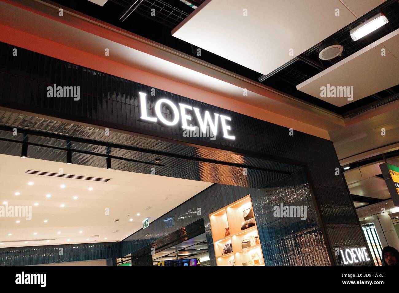 loewe heathrow airport