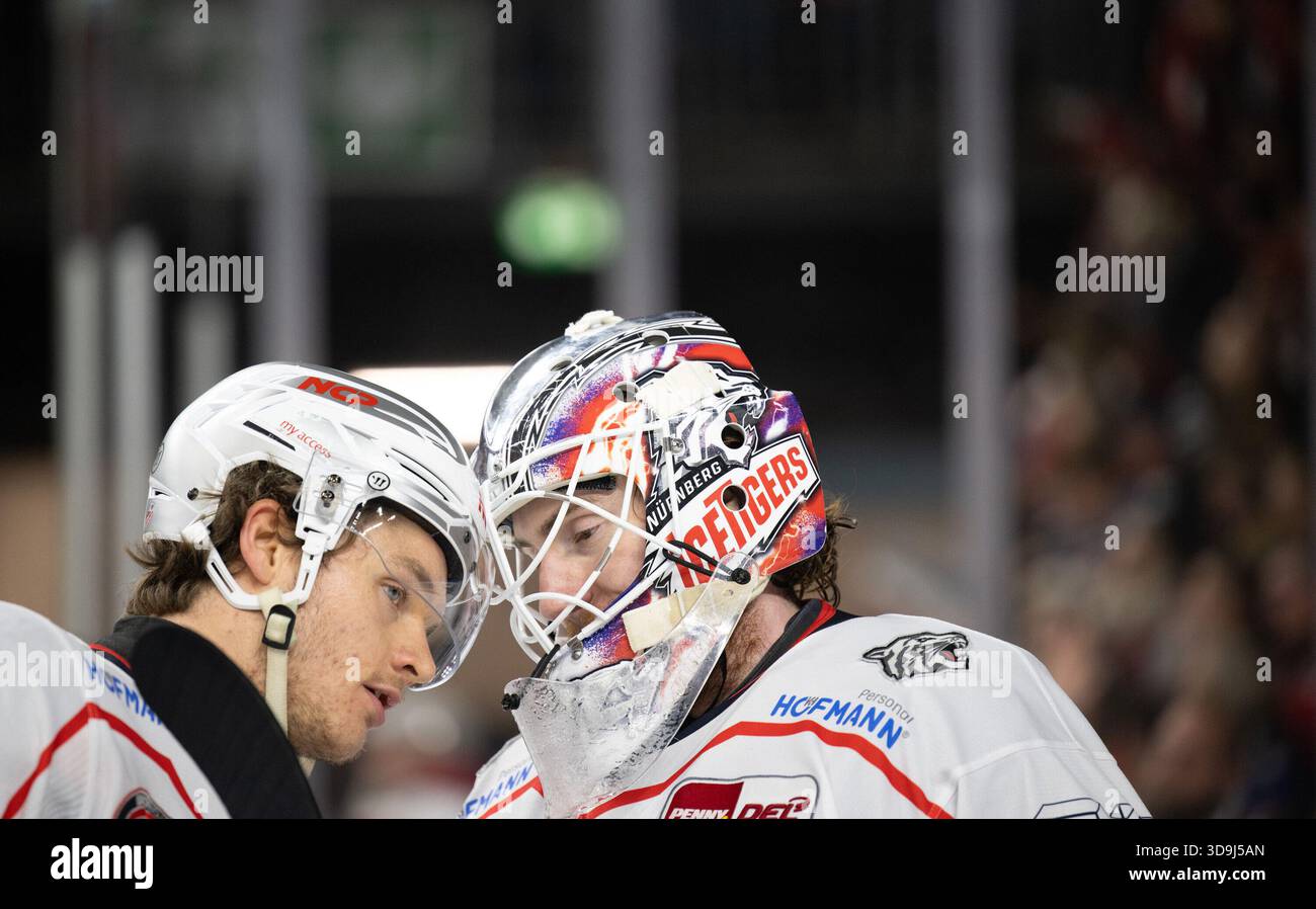 Evan Fitzpatrick (Nuremberg Ice Tigers, goaltender, #30); Josef Eham ...