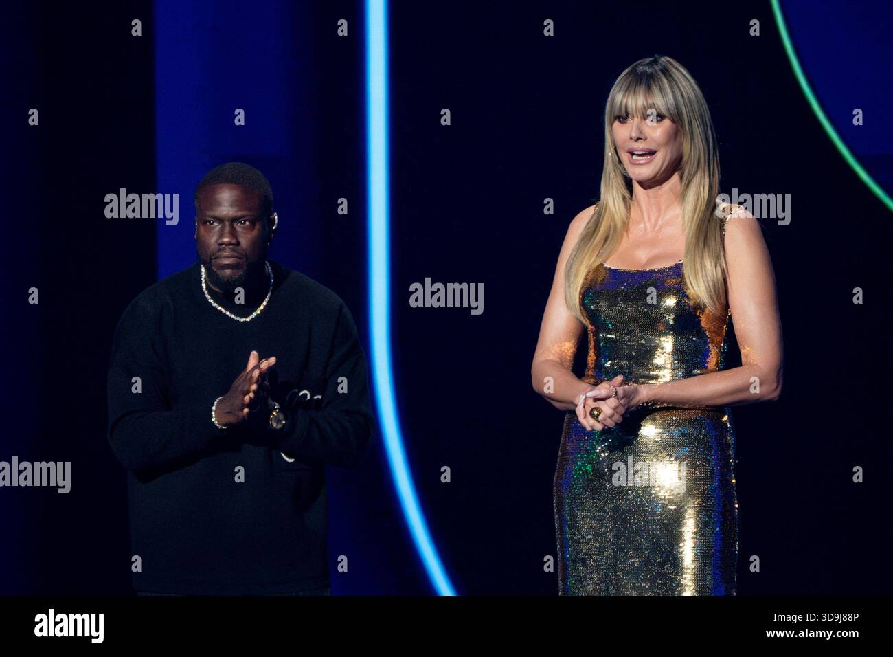 Kevin hart on stage hi-res stock photography and images - Alamy Kevin hart on stage hi-res stock photography and images - Alamy
