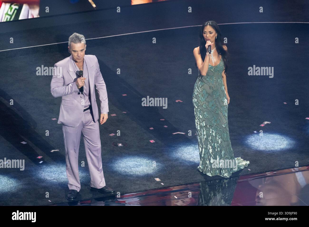 Robbie Williams And Nicole Scherzinger Perform On Stage During The 2026 Robbie Williams And Nicole Scherzinger Perform On Stage During The 2026 Fifa World Cup Draw At The John F Kennedy Center For The Performing Arts In Washington Dc On December 5 2025 Photo By Lev Radinsipa Usa 3D9JF90 