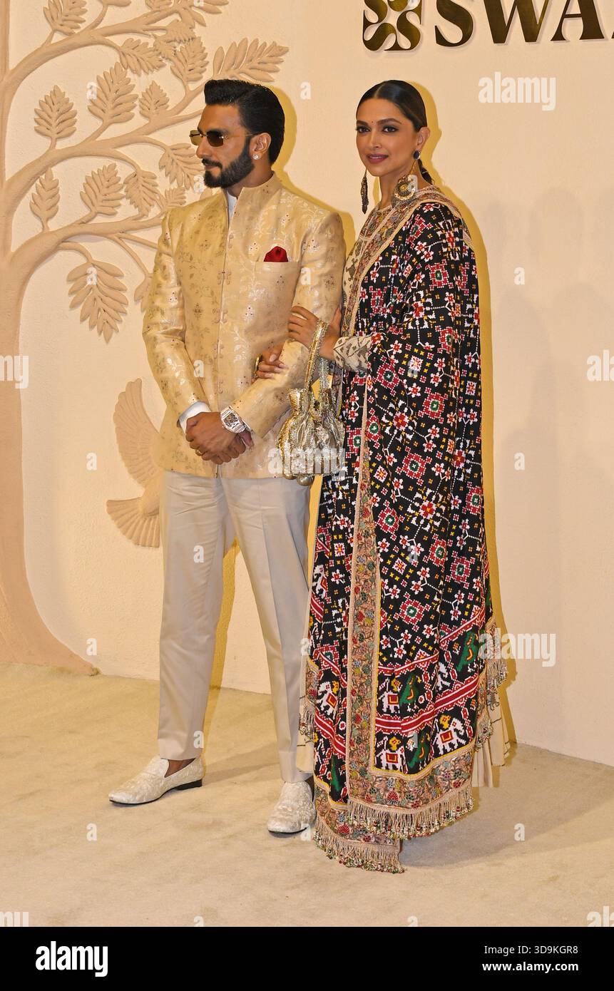 Libasaa Deepika Padukone Inspired Green Layered Polki Choker Earring Set, image size:861x1390