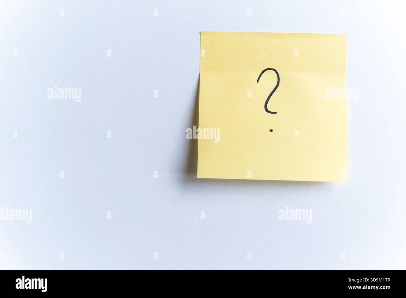 Yellow sticky note with question mark Stock Photo