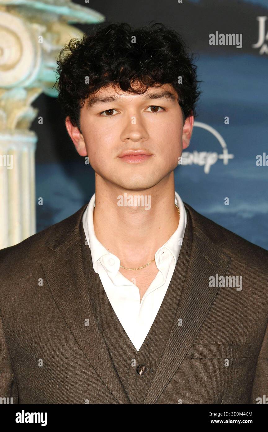 Charlie Bussel Charlie Bushnell bei der Weltpremiere der 2. Staffel der Disney Serie ...