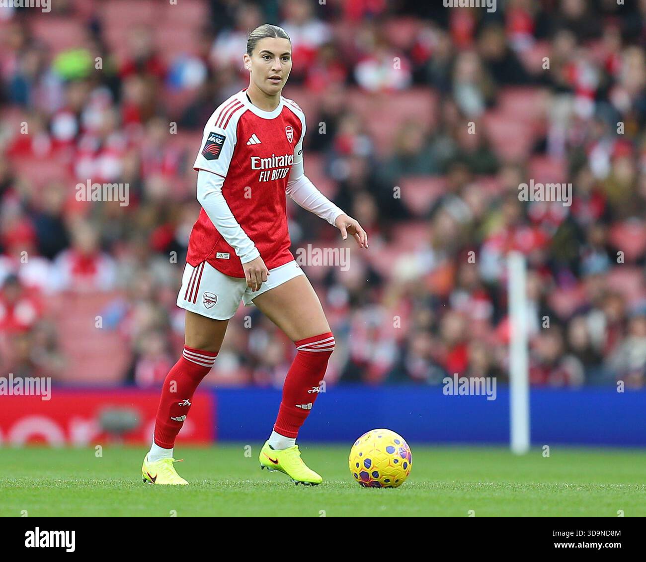 London, England, December 06 2025: Steph Catley (7 Arsenal) during the ...