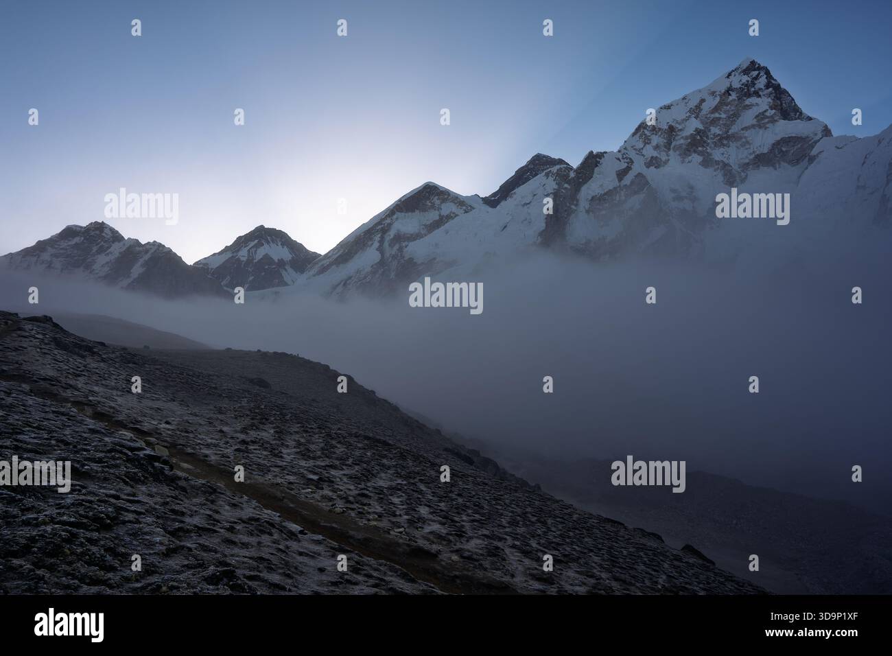 Famous view of mount everest hi-res stock photography and images - Alamy