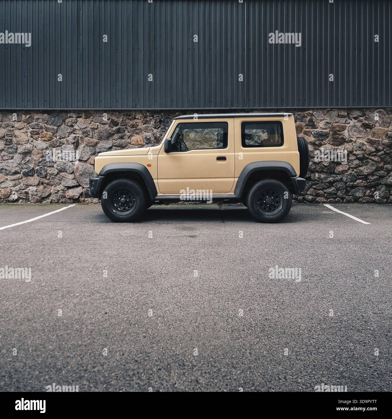 SUZUKI Jimny ベージュ/ブラウン SUV beige Suzuki Jimny in side street (wide image). Side profile view