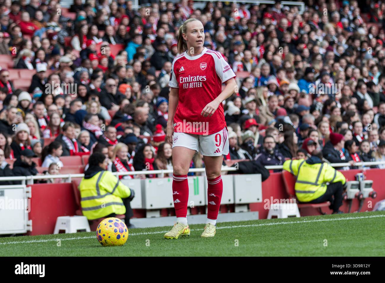 london-uk-6th-dec-2025-beth-mead-of-arsenal-women-during-the