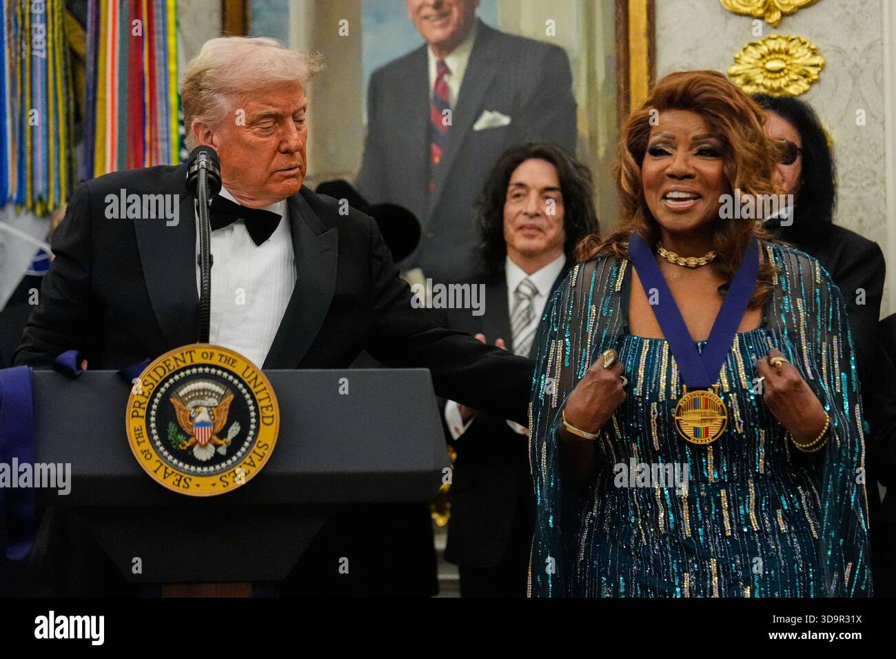 gloria gaynor trump supporter Image 1