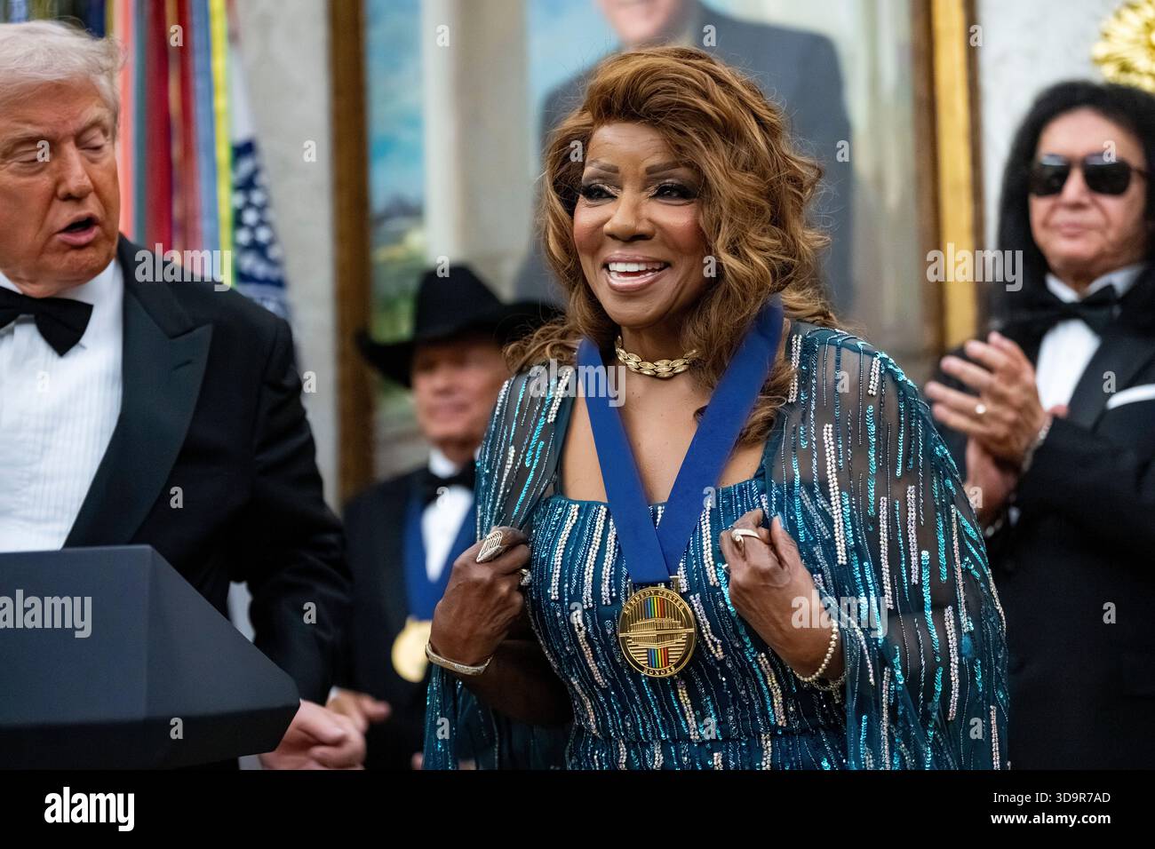 gloria gaynor trump supporter Image 8