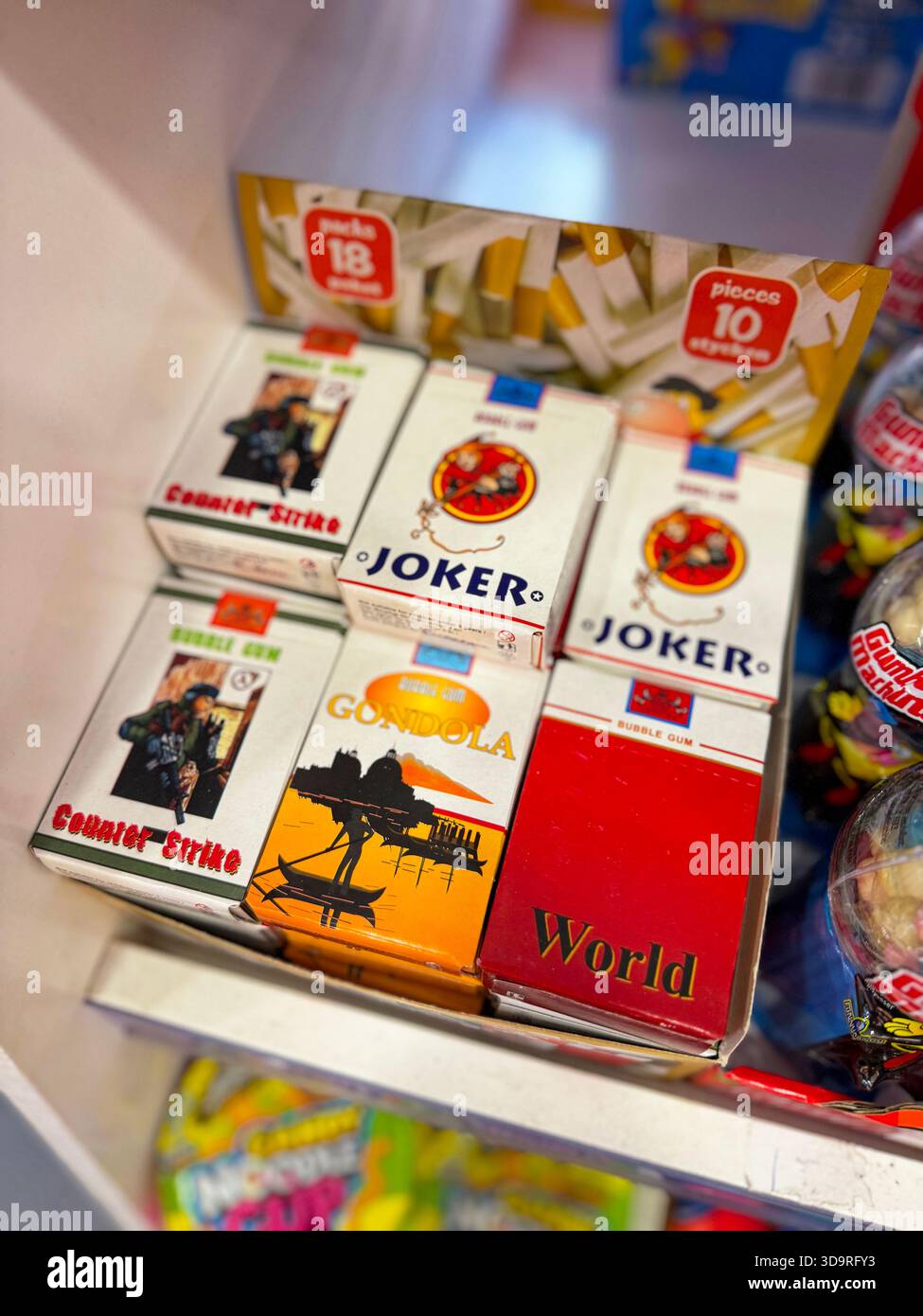 counter strike cigarettes Shop counter tobacco hi-res stock photography and images